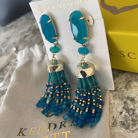 Kendra Scott Dove Earrings in blue illusion - Picture 3 of 3